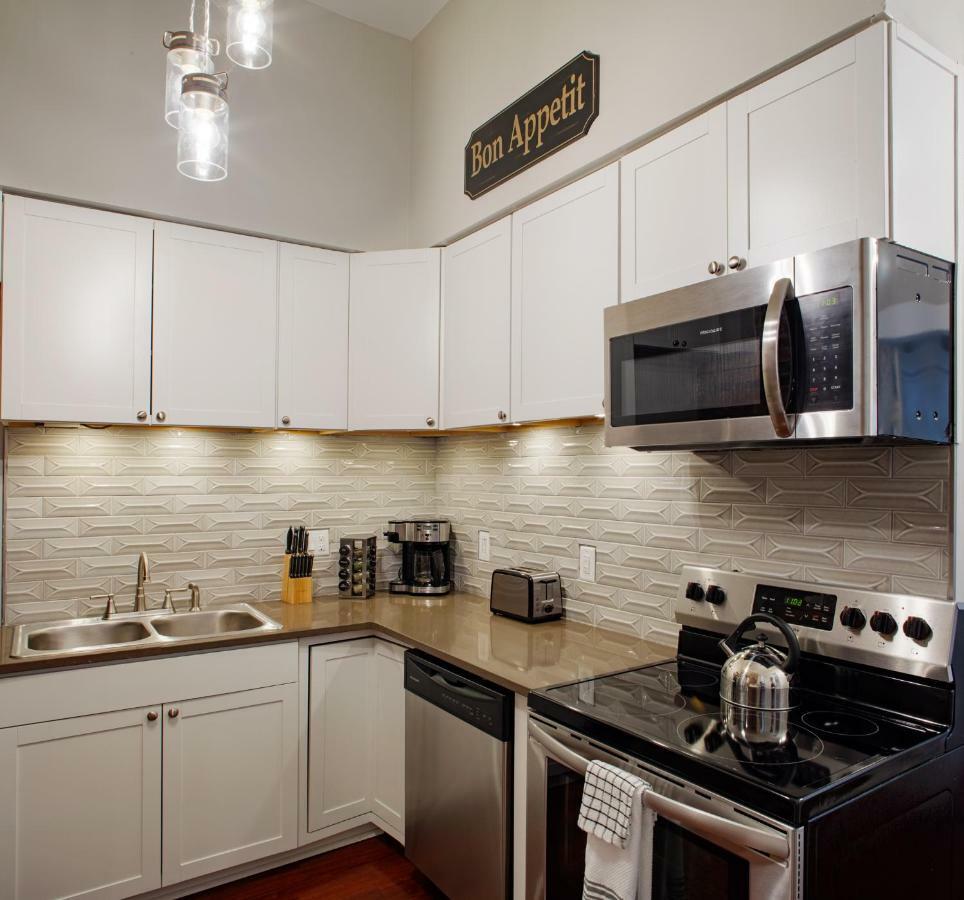 Newly Renovated Historic Savannah Townhome! Buitenkant foto