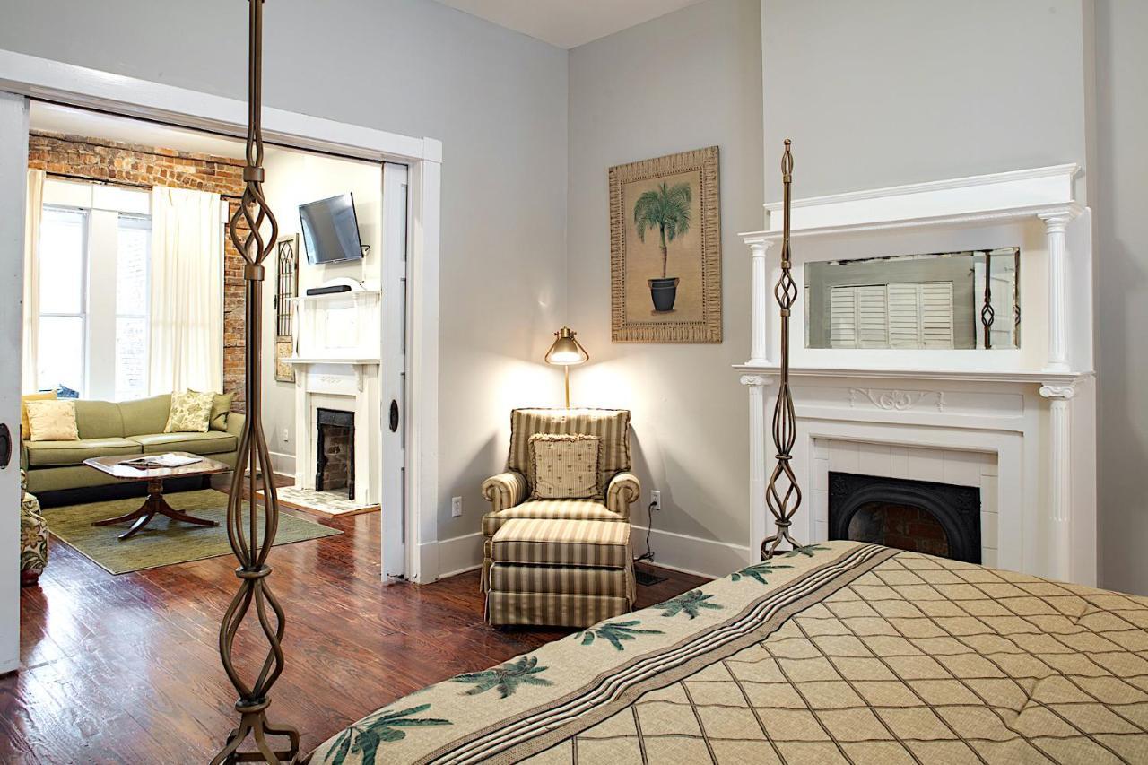 Newly Renovated Historic Savannah Townhome! Buitenkant foto